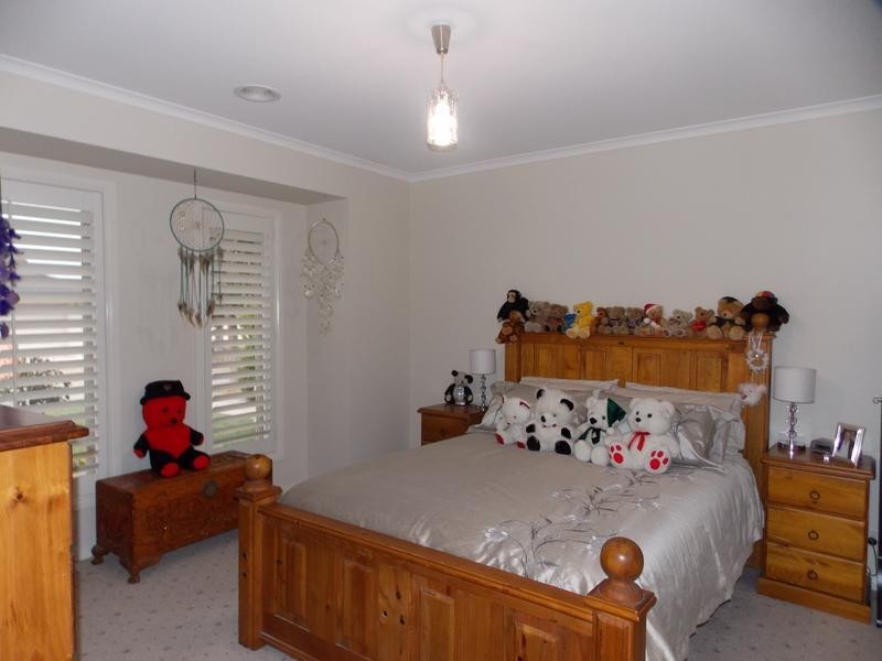 36 Niblick Circuit, Sandhurst VIC 3977