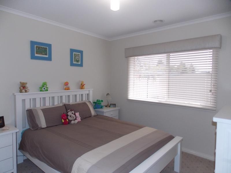 36 Niblick Circuit, Sandhurst VIC 3977