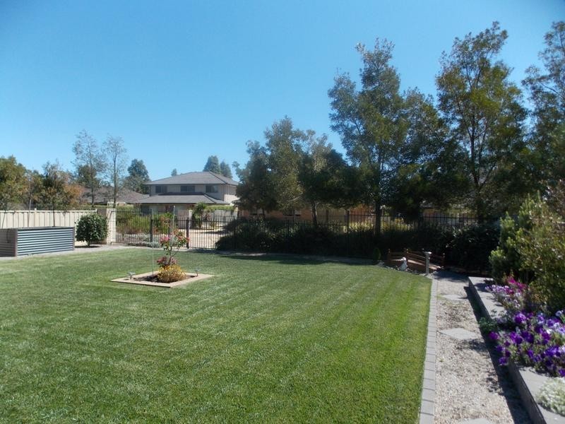 36 Niblick Circuit, Sandhurst VIC 3977