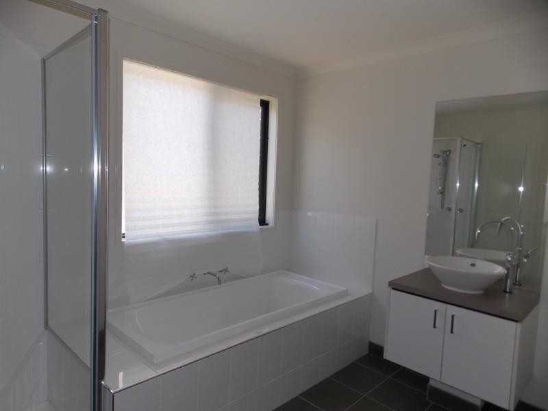 13 Malua Circuit, Sandhurst VIC 3977