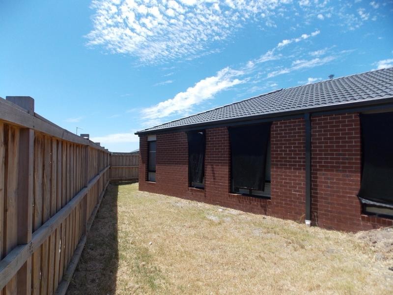 13 Malua Circuit, Sandhurst VIC 3977