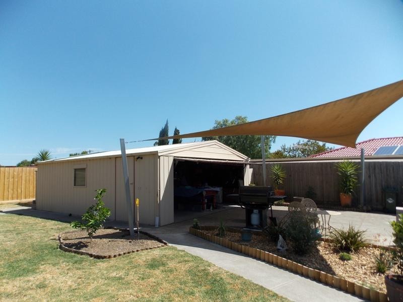 160 Lyrebird Drive, Carrum Downs VIC 3201