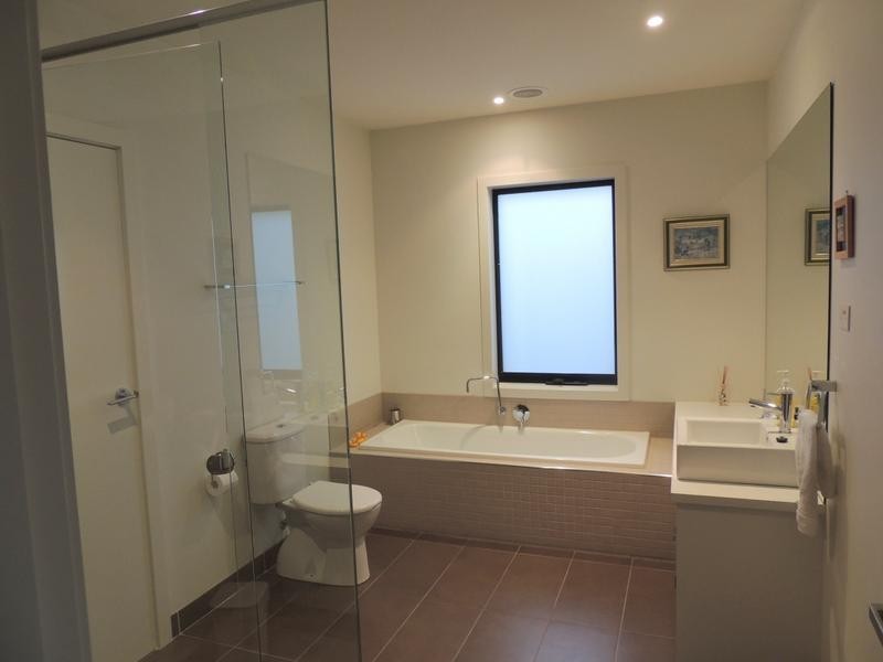 18 Feathery Grove, Sandhurst VIC 3977