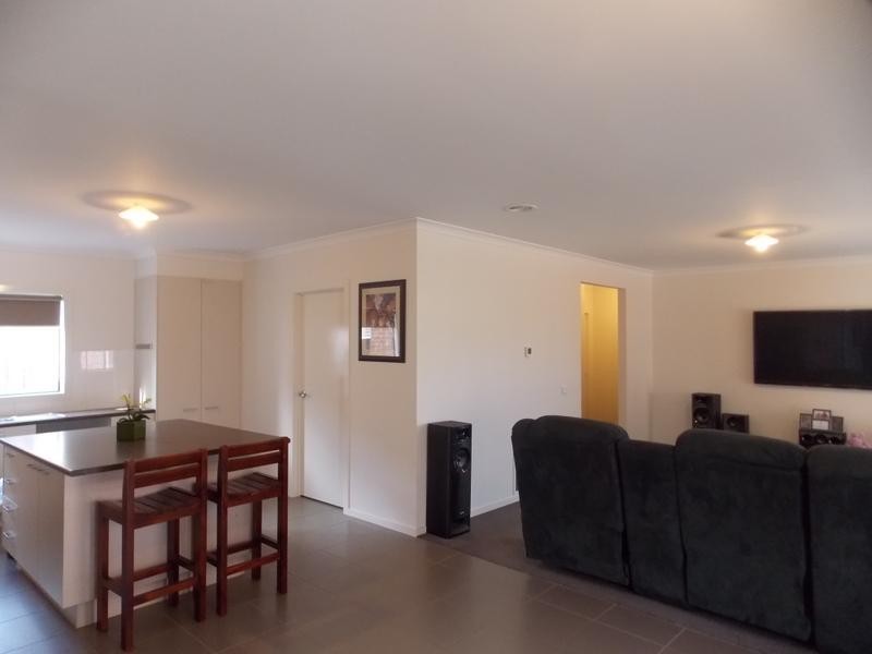 16 Tawleed Grove, Clyde North VIC 3978