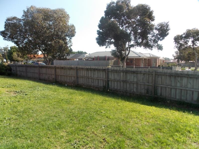 14 James McFarlane Wynd, Skye VIC 3977