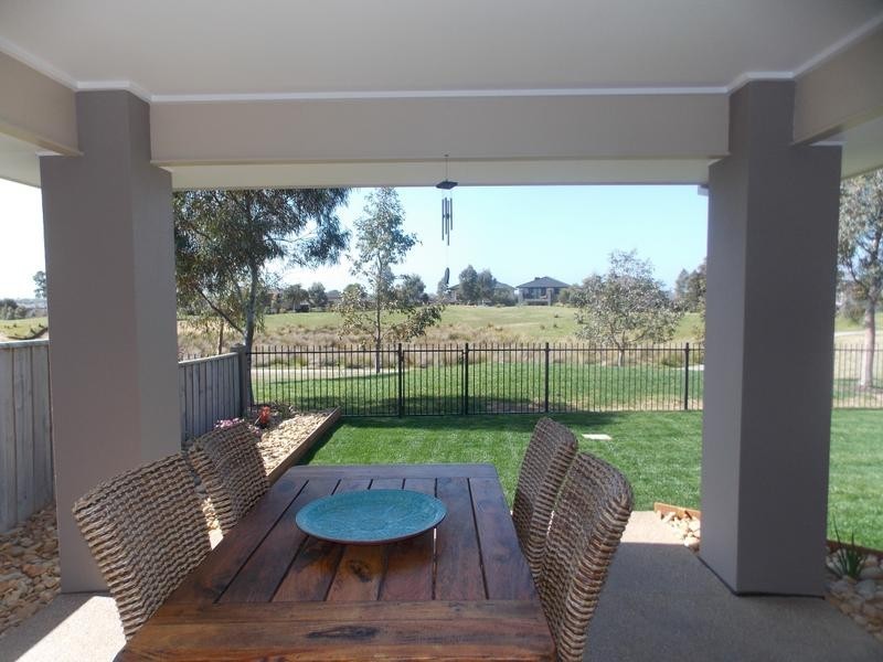 9 Crampton Chase, Sandhurst VIC 3977