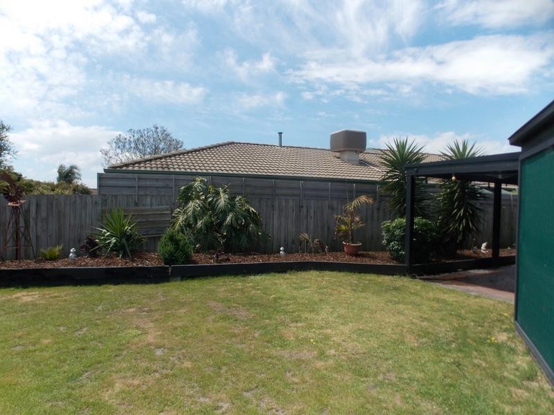 17 Arcadia Street, Carrum Downs VIC 3201