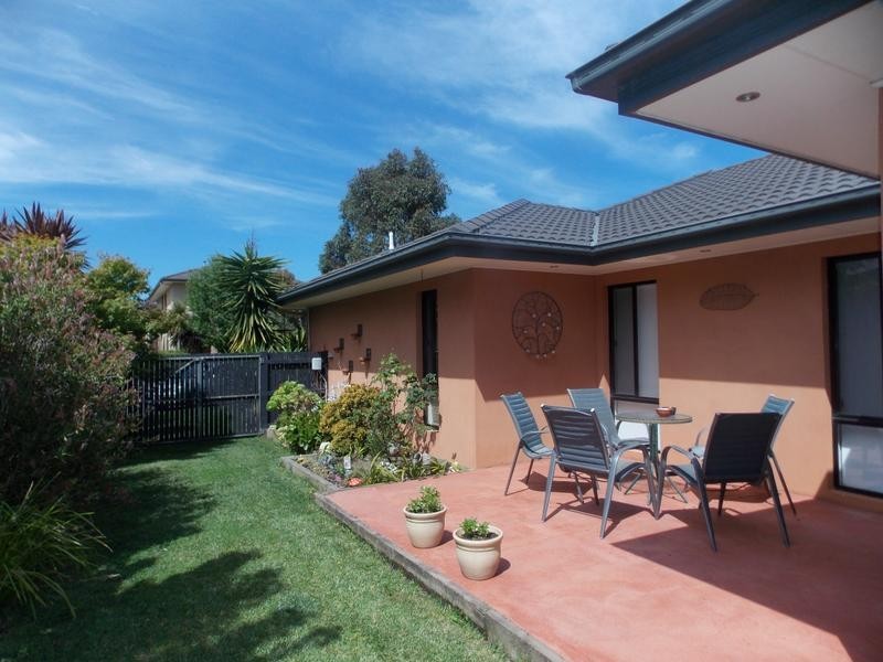 15 Corowa Place, Sandhurst VIC 3977