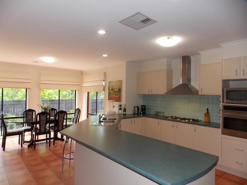 15 Corowa Place, Sandhurst VIC 3977