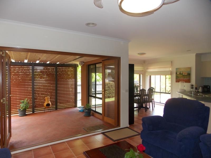 15 Corowa Place, Sandhurst VIC 3977