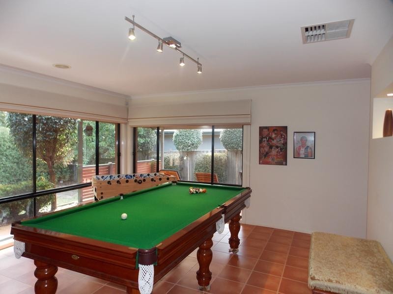 15 Corowa Place, Sandhurst VIC 3977