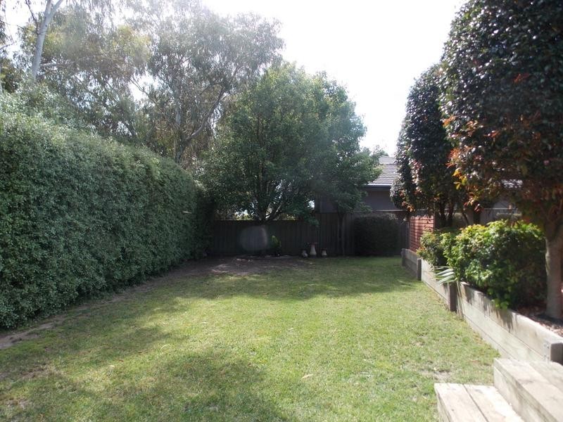 15 Corowa Place, Sandhurst VIC 3977