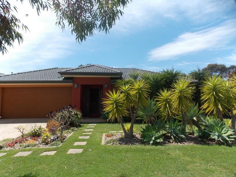 15 Corowa Place, Sandhurst VIC 3977