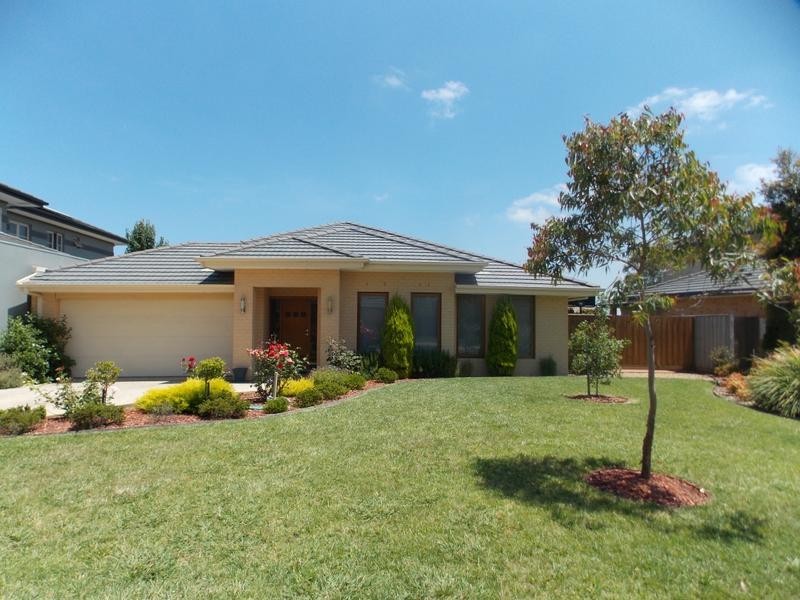 2 Mawson Walk, Sandhurst VIC 3977