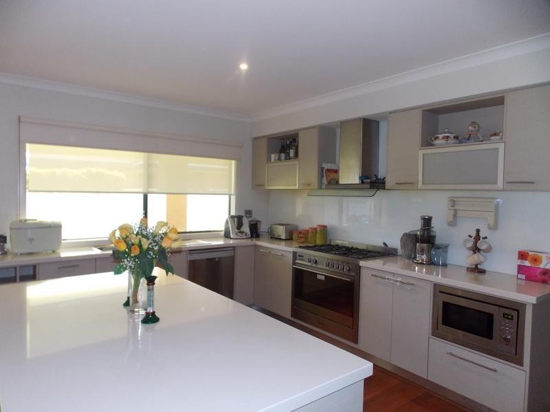 2 Mawson Walk, Sandhurst VIC 3977