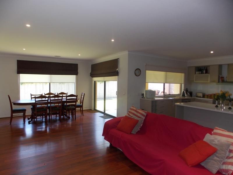 2 Mawson Walk, Sandhurst VIC 3977