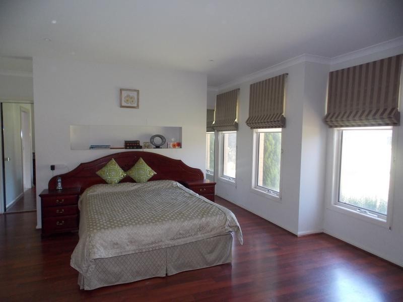 2 Mawson Walk, Sandhurst VIC 3977