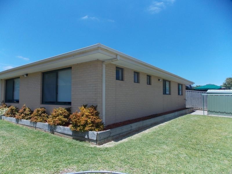 2 Mawson Walk, Sandhurst VIC 3977