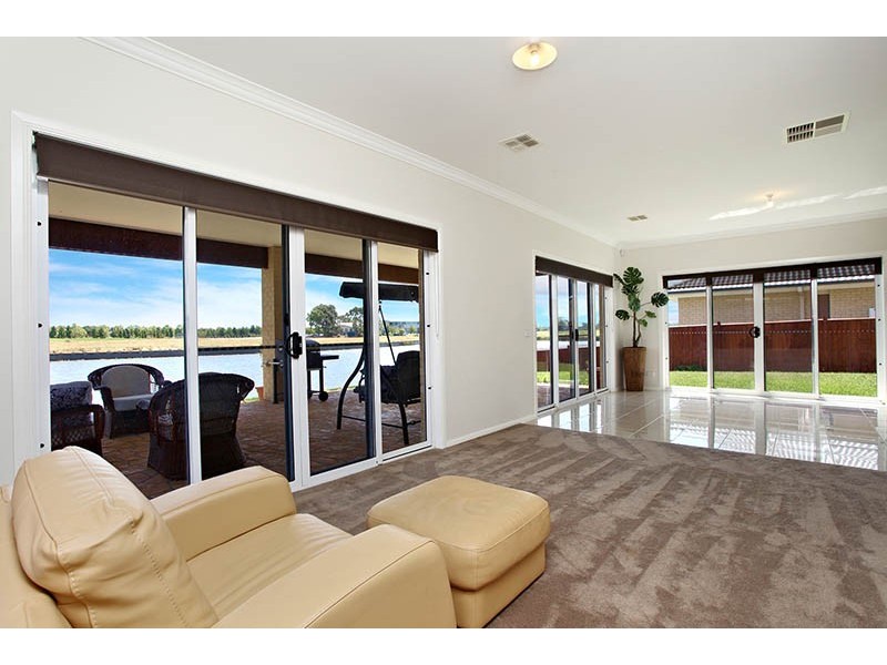 7 Bluewater Drive, Sandhurst VIC 3977