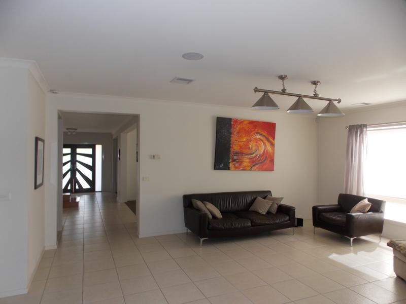 13 Sweetgum Place, Sandhurst VIC 3977