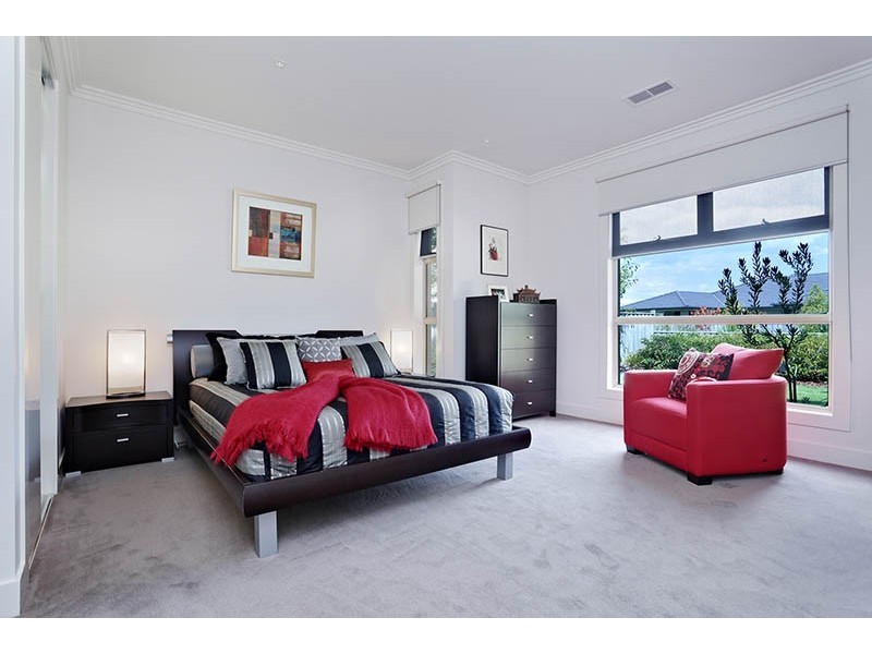 31 Niblick Circuit, Sandhurst VIC 3977