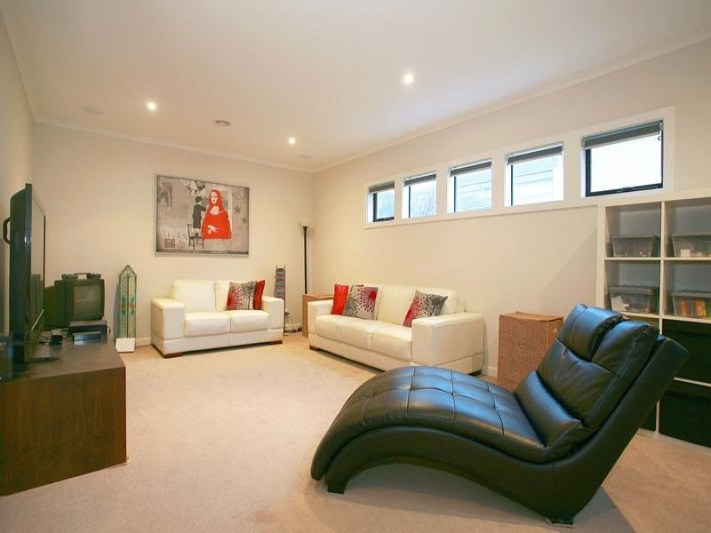 7 Commonwealth Terrace, Sandhurst VIC 3977