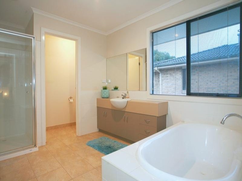 7 Commonwealth Terrace, Sandhurst VIC 3977