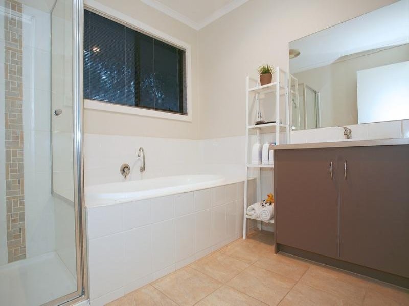 7 Commonwealth Terrace, Sandhurst VIC 3977