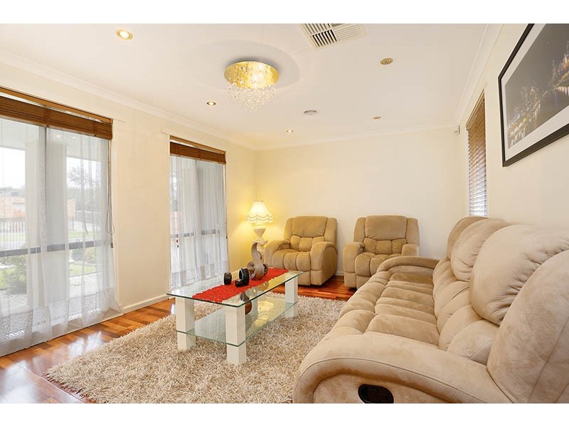 27 Herbert Road, Carrum Downs VIC 3201