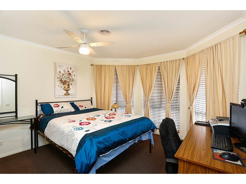 27 Herbert Road, Carrum Downs VIC 3201