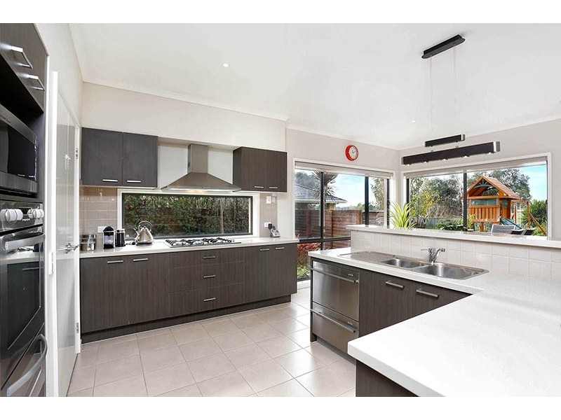 11 Feathery Grove, Sandhurst VIC 3977