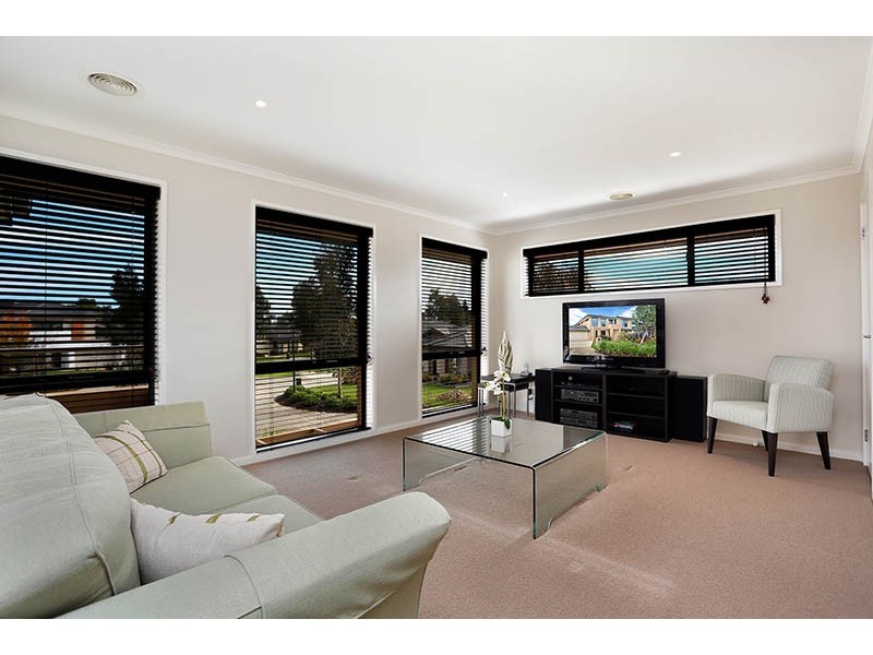 11 Feathery Grove, Sandhurst VIC 3977