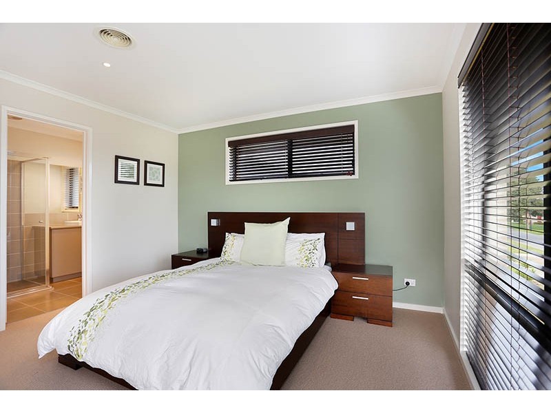 11 Feathery Grove, Sandhurst VIC 3977