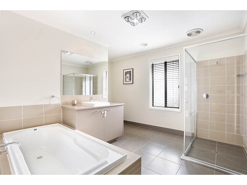 11 Feathery Grove, Sandhurst VIC 3977