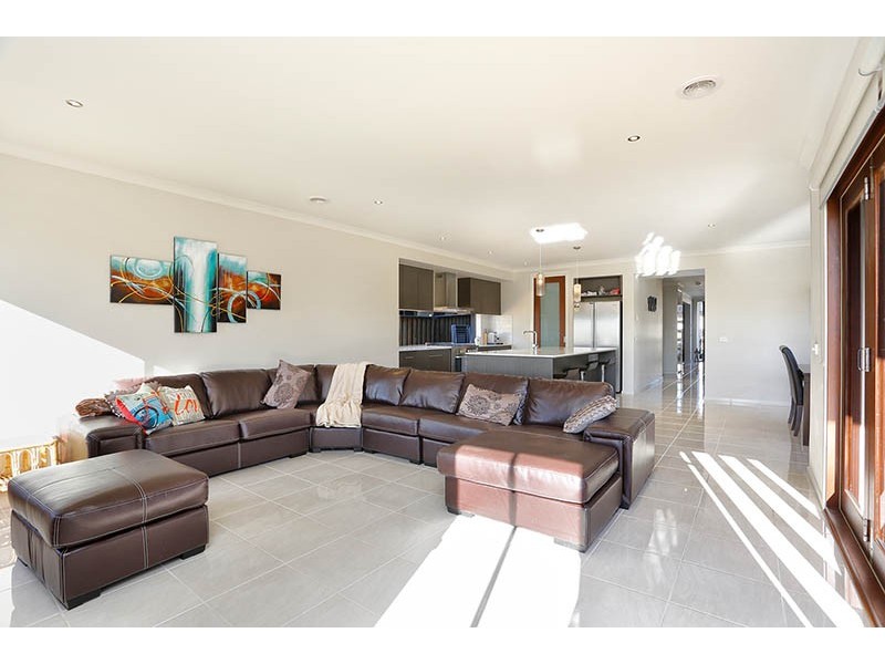 244 Sandhurst Boulevard, Sandhurst VIC 3977