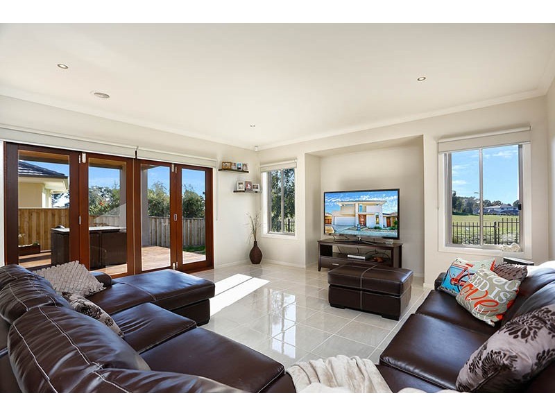 244 Sandhurst Boulevard, Sandhurst VIC 3977