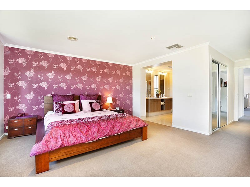 18 Flinders Chase, Sandhurst VIC 3977