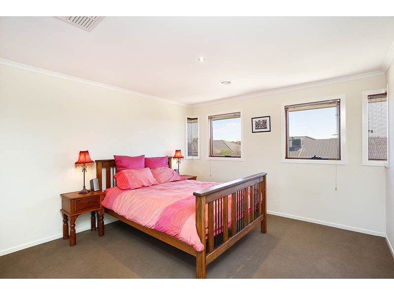 18 Flinders Chase, Sandhurst VIC 3977