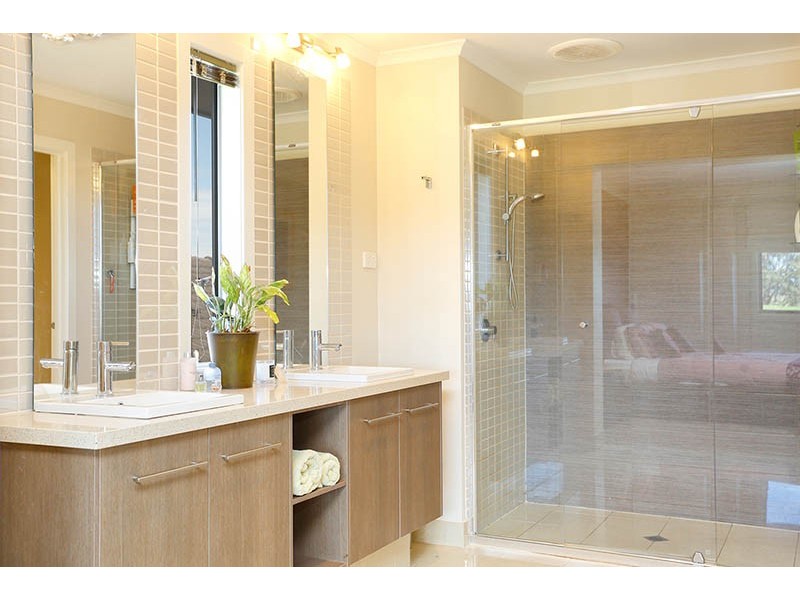 18 Flinders Chase, Sandhurst VIC 3977