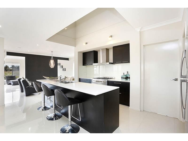 24 Quarterdeck Road, Sandhurst VIC 3977