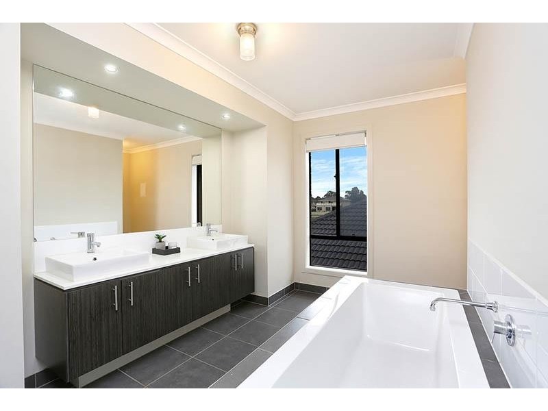 24 Quarterdeck Road, Sandhurst VIC 3977