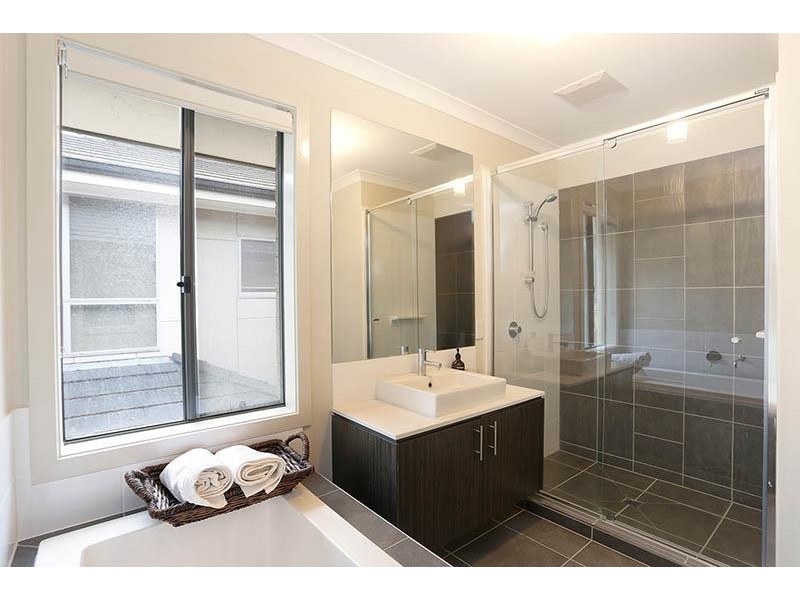 24 Quarterdeck Road, Sandhurst VIC 3977