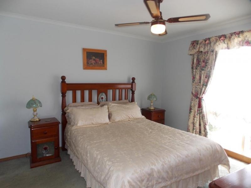 1 Stephellen Way, Cranbourne West VIC 3977