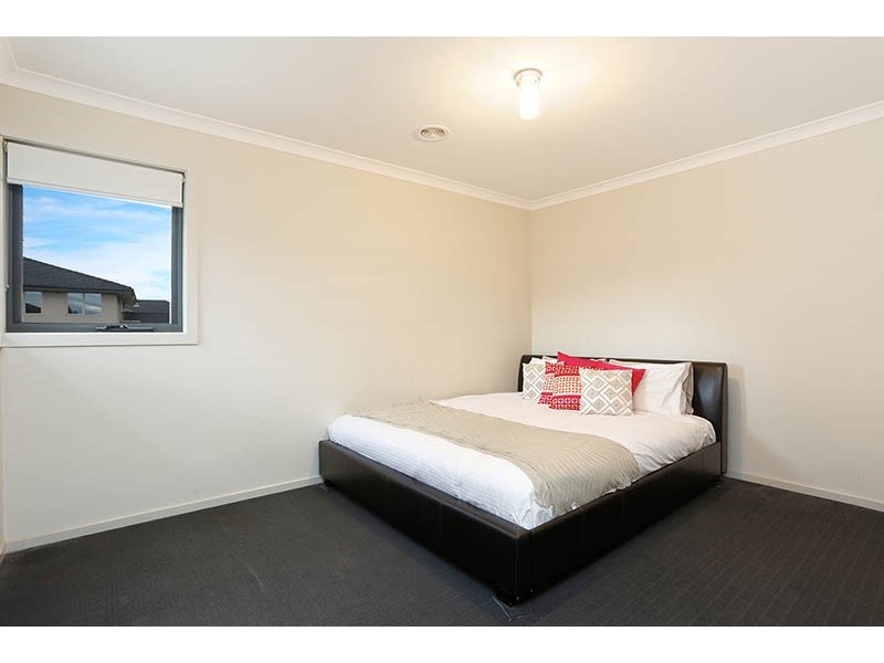 24 Quarterdeck Road, Sandhurst VIC 3977