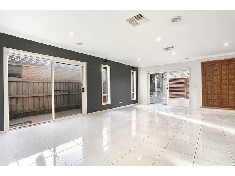 39 Sandarra Boulevard, Sandhurst VIC 3977