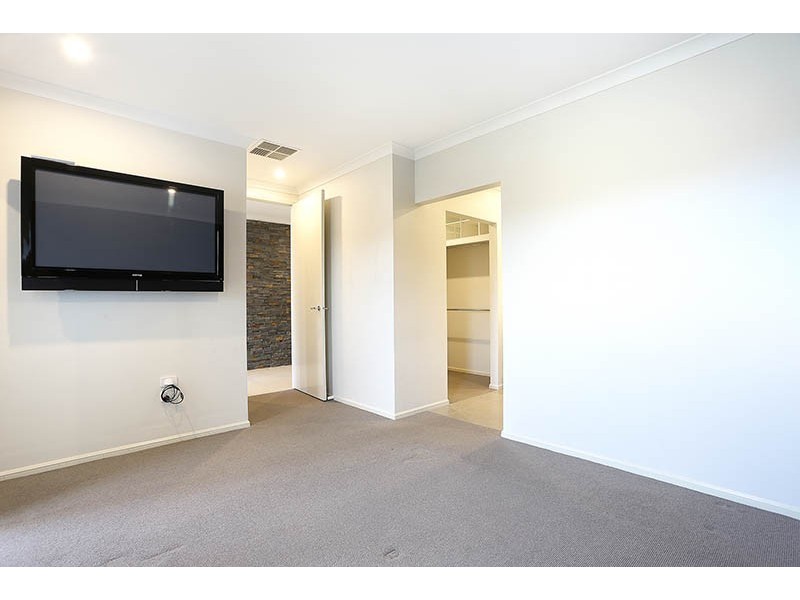 39 Sandarra Boulevard, Sandhurst VIC 3977
