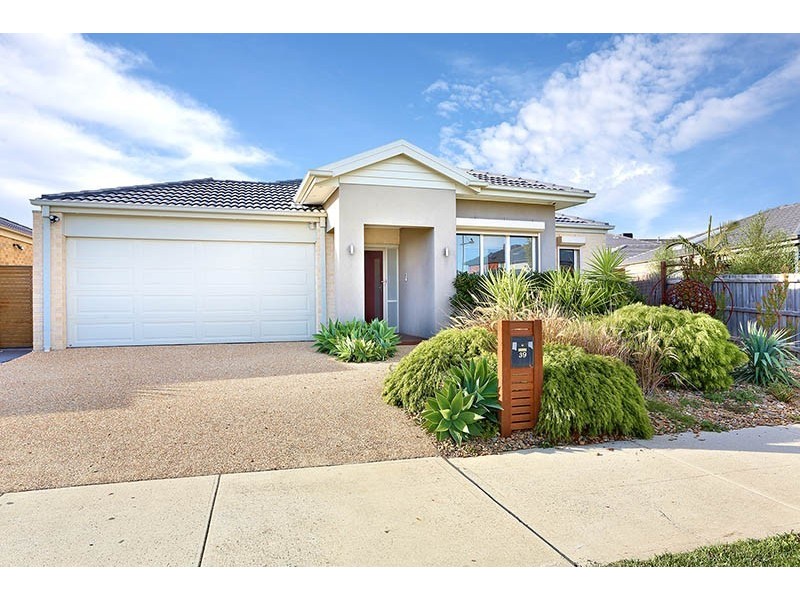 39 Sandarra Boulevard, Sandhurst VIC 3977