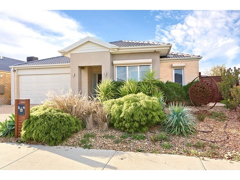 39 Sandarra Boulevard, Sandhurst VIC 3977