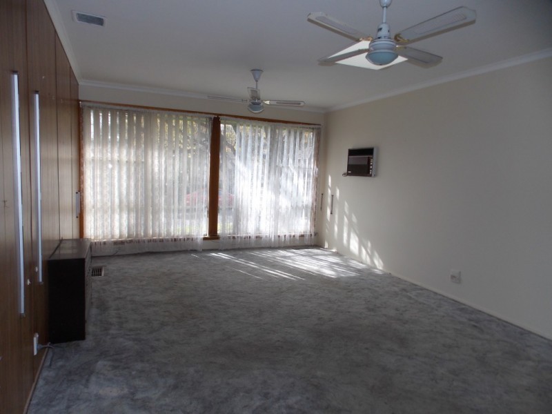 42 Brunning Crescent, Frankston North VIC 3200