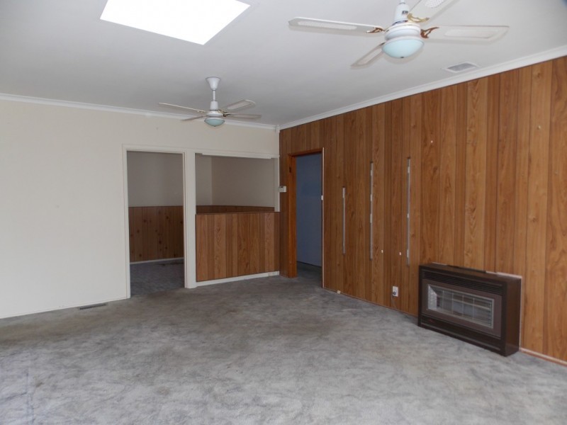 42 Brunning Crescent, Frankston North VIC 3200